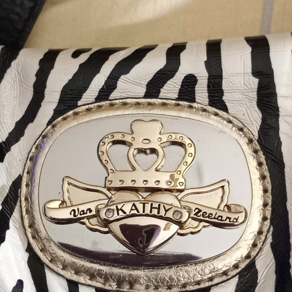 Purse - Picture 2 of 3